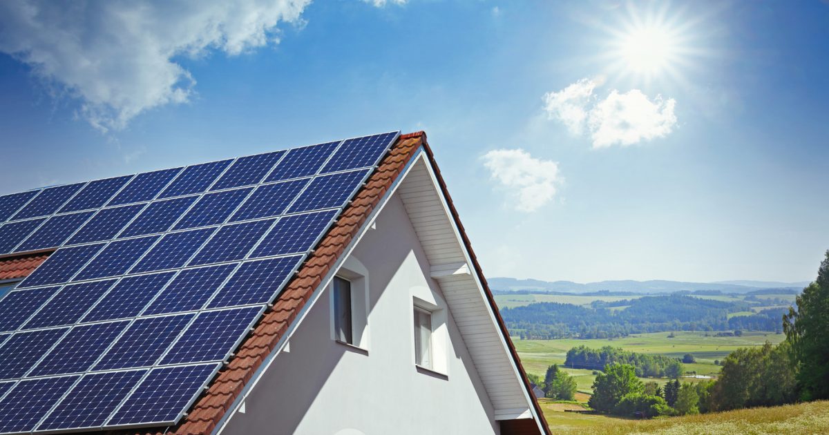 d&eacute;couvrez les diff&eacute;rences cl&eacute;s entre les panneaux solaires monocristallins et polycristallins. apprenez &agrave; choisir le type de cellule photovolta&iuml;que qui convient le mieux &agrave; vos besoins &eacute;nerg&eacute;tiques, en &eacute;valuant l'efficacit&eacute;, le co&ucirc;t et la durabilit&eacute; de chaque option.