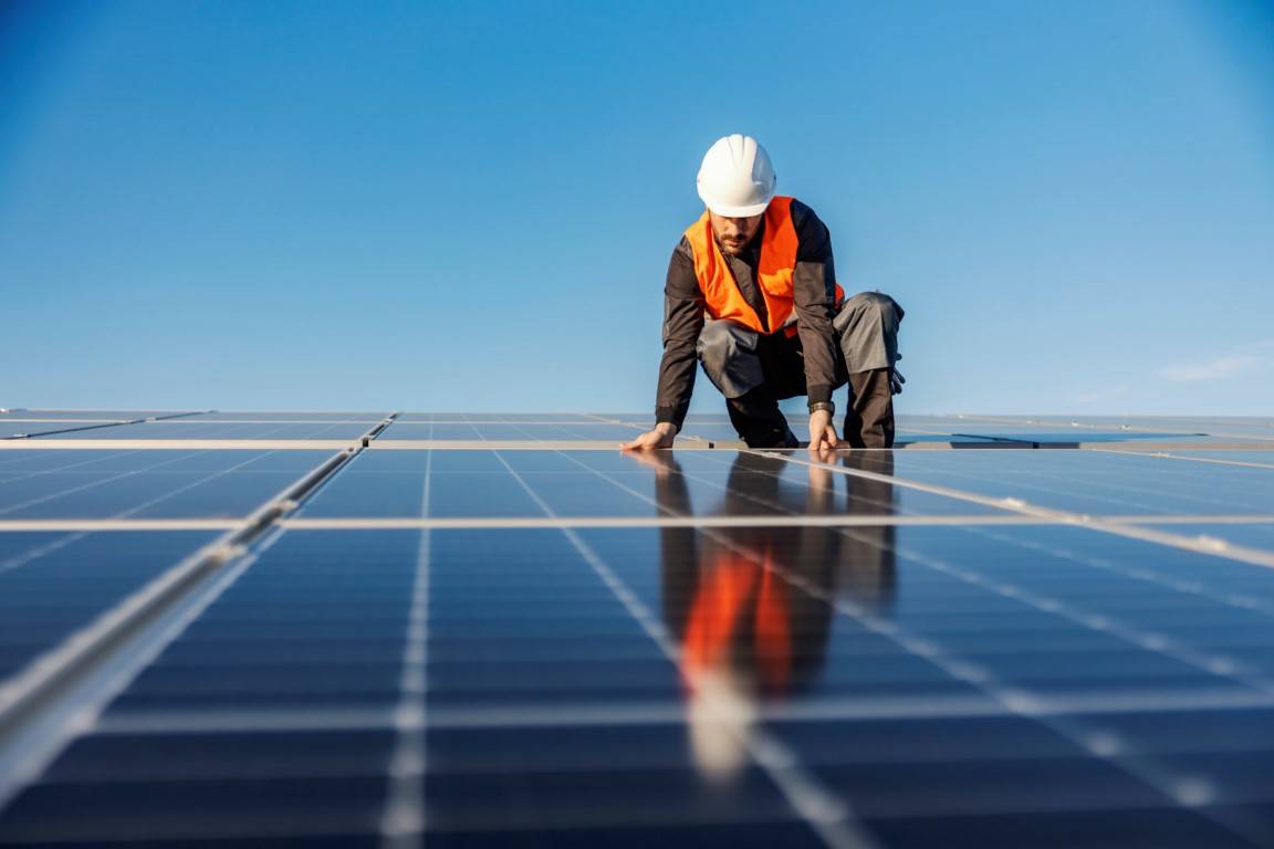 d&eacute;couvrez notre gamme de panneaux solaires professionnels, con&ccedil;us pour maximiser l'efficacit&eacute; &eacute;nerg&eacute;tique de votre entreprise tout en r&eacute;duisant votre empreinte carbone. id&eacute;al pour les industriels et les commerces, nos solutions solaris&eacute;es assurent un retour sur investissement rapide et durable.