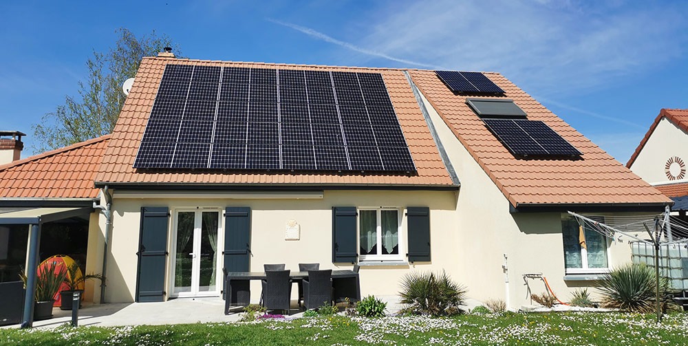 d&eacute;couvrez les avantages des panneaux solaires pour l'autoconsommation : r&eacute;duisez vos factures d'&eacute;lectricit&eacute;, pr&eacute;servez l'environnement et profitez d'une &eacute;nergie renouvelable &agrave; domicile.